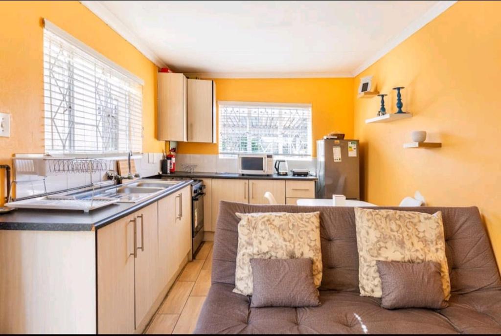 Lovely Linden Cottage with Solar Inverter - Appartement D'une Chambre