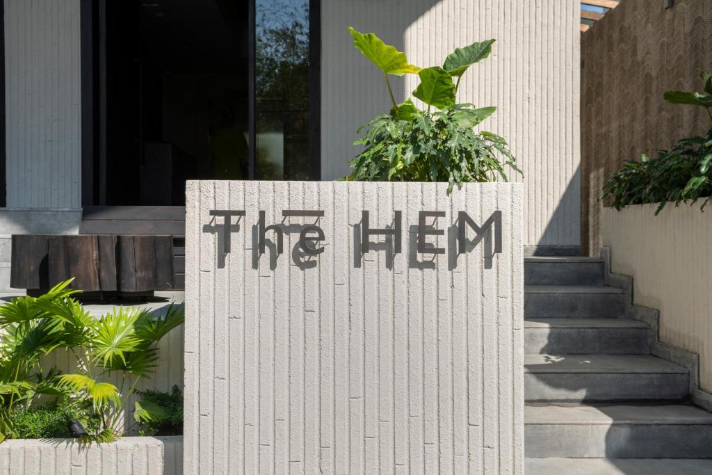 ダナンにあるThè HEM Hotel and Apartmentの白壁