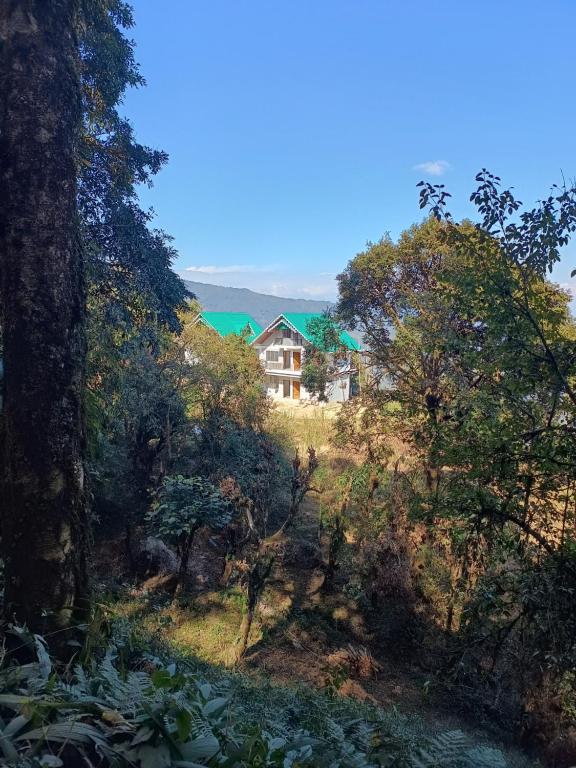 Serendipity by the Mountains - Housity