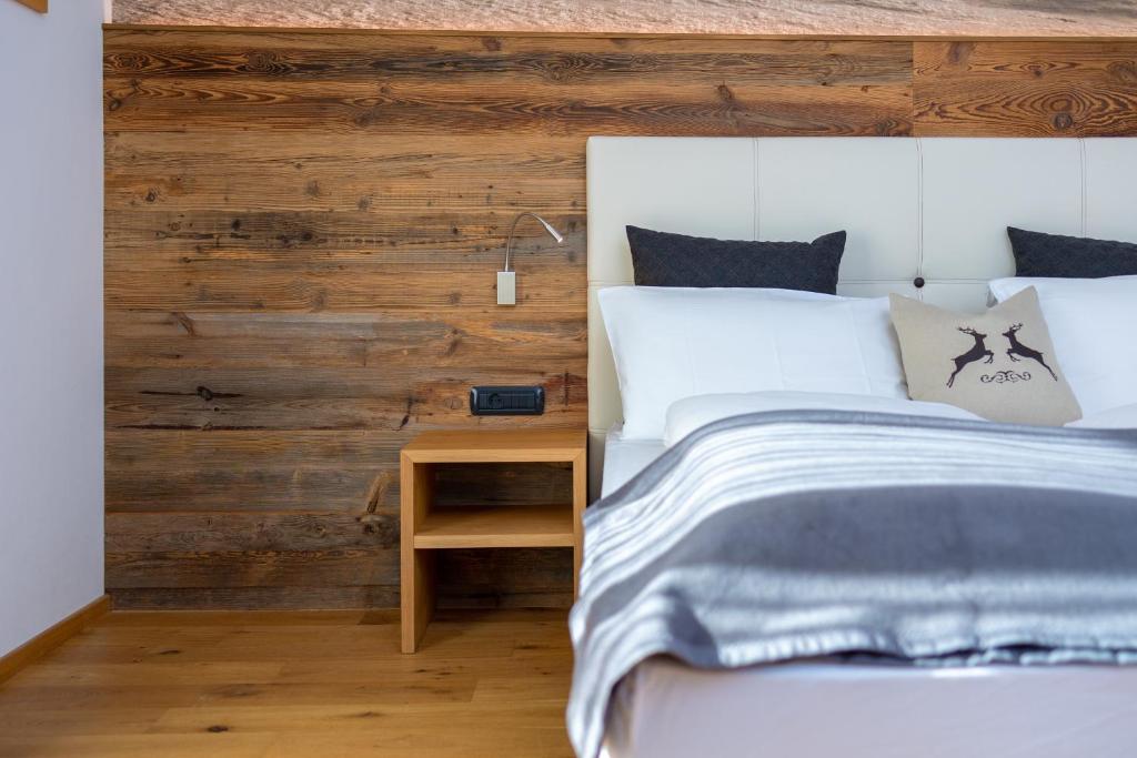 Postel nebo postele na pokoji v ubytování Hotel Laurin
