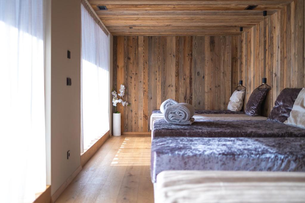 Postel nebo postele na pokoji v ubytování Hotel Laurin
