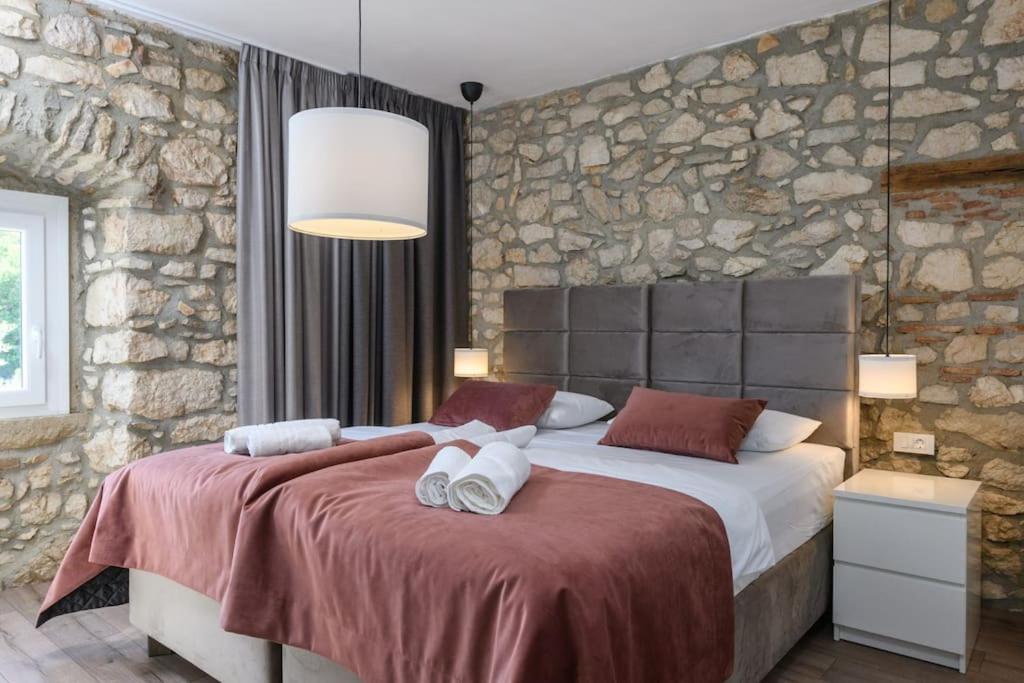 Łóżko lub łóżka w pokoju w obiekcie Casa Anonima