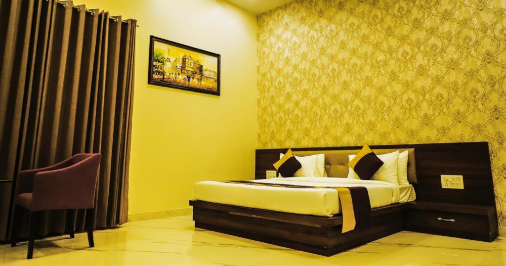 Ένα ή περισσότερα κρεβάτια σε δωμάτιο στο Hotel Amar Vilas