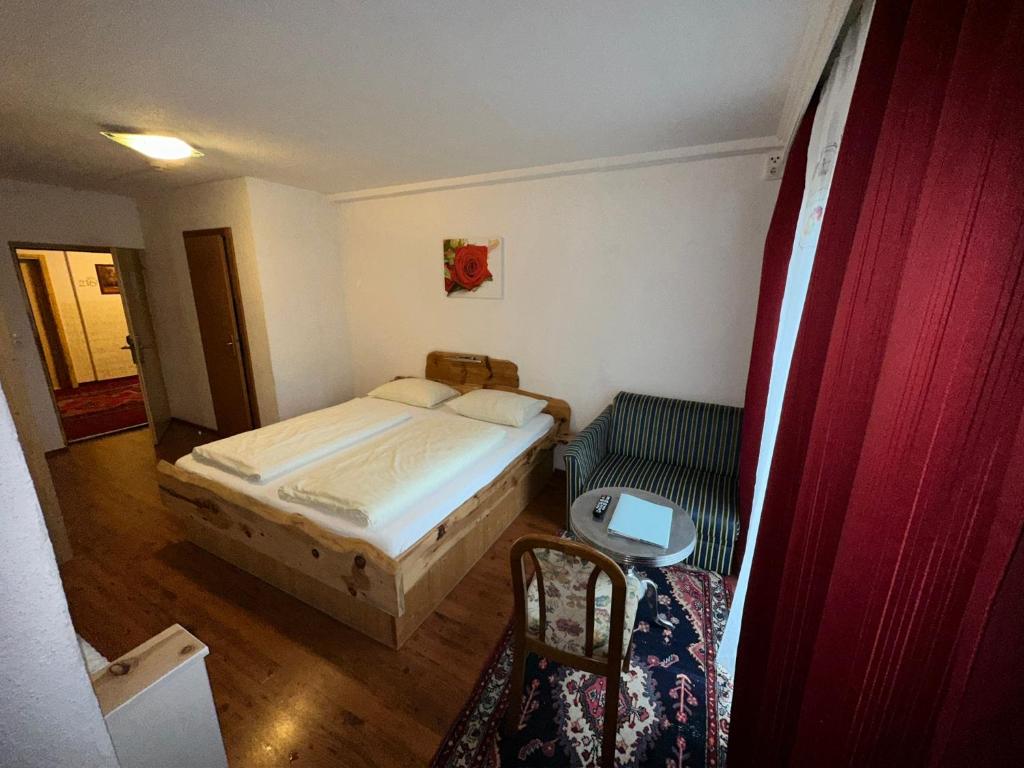 Ein Bett oder Betten in einem Zimmer der Unterkunft Gasthof zum Löwen