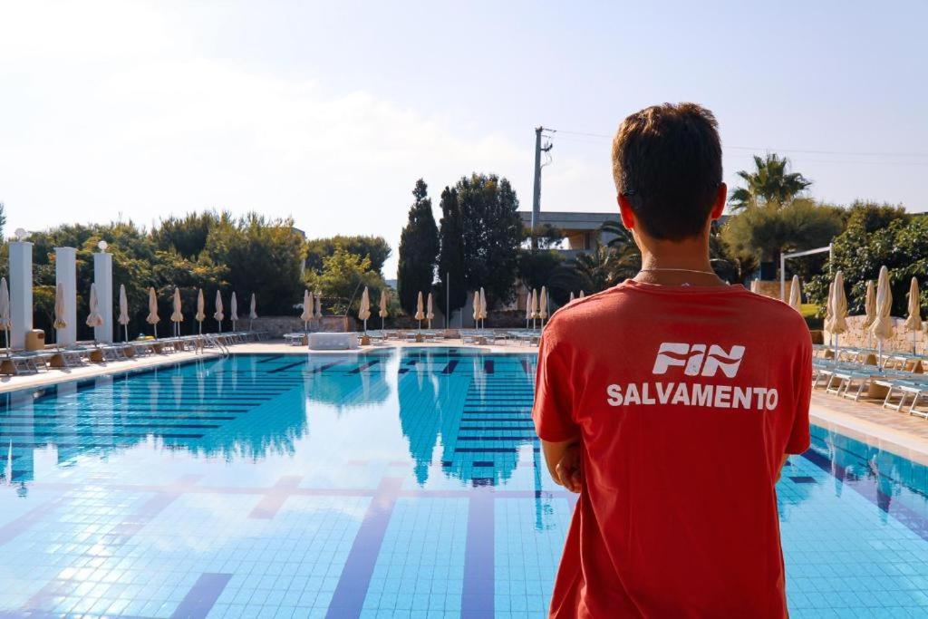 Bazén v ubytování Hotel Scoglio Degli Achei nebo v jeho okolí