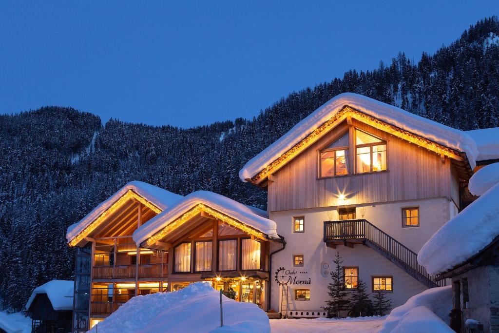 Nespecifikovaný výhled na hory nebo výhled na hory při pohledu z aparthotelu