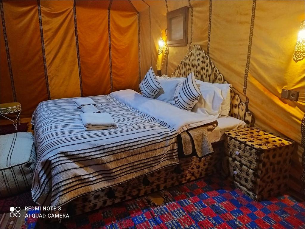 Postel nebo postele na pokoji v ubytování Desert Experience Glamping