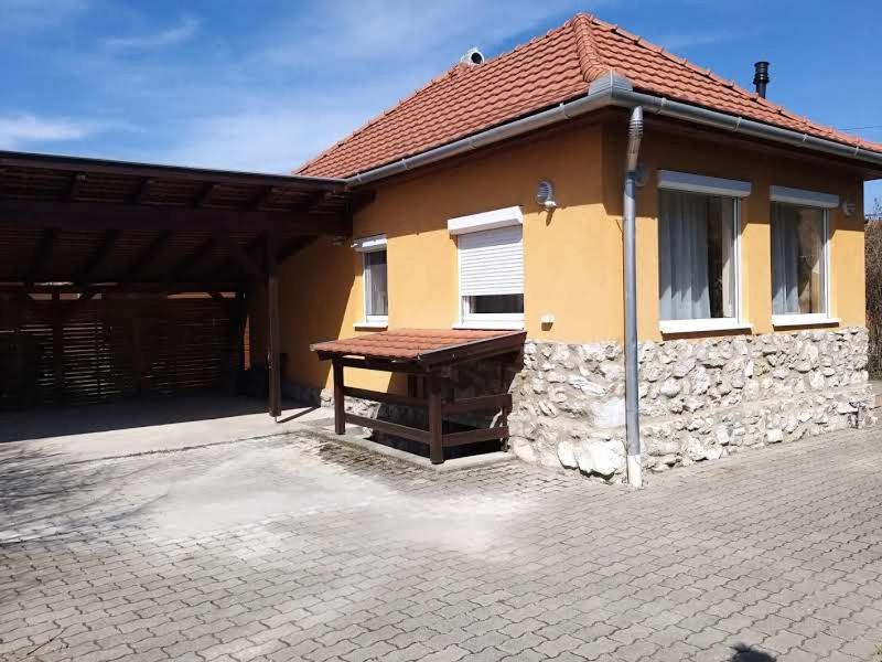 Budynek, w którym mieści się apartament