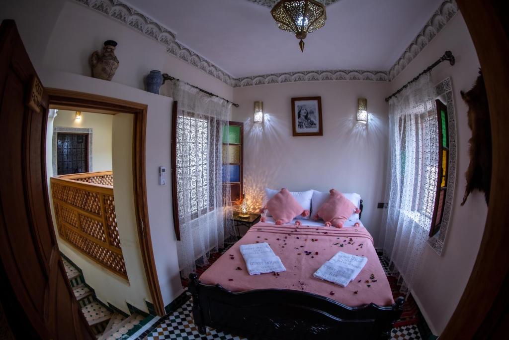 Postel nebo postele na pokoji v ubytování Dar alhaja rahma