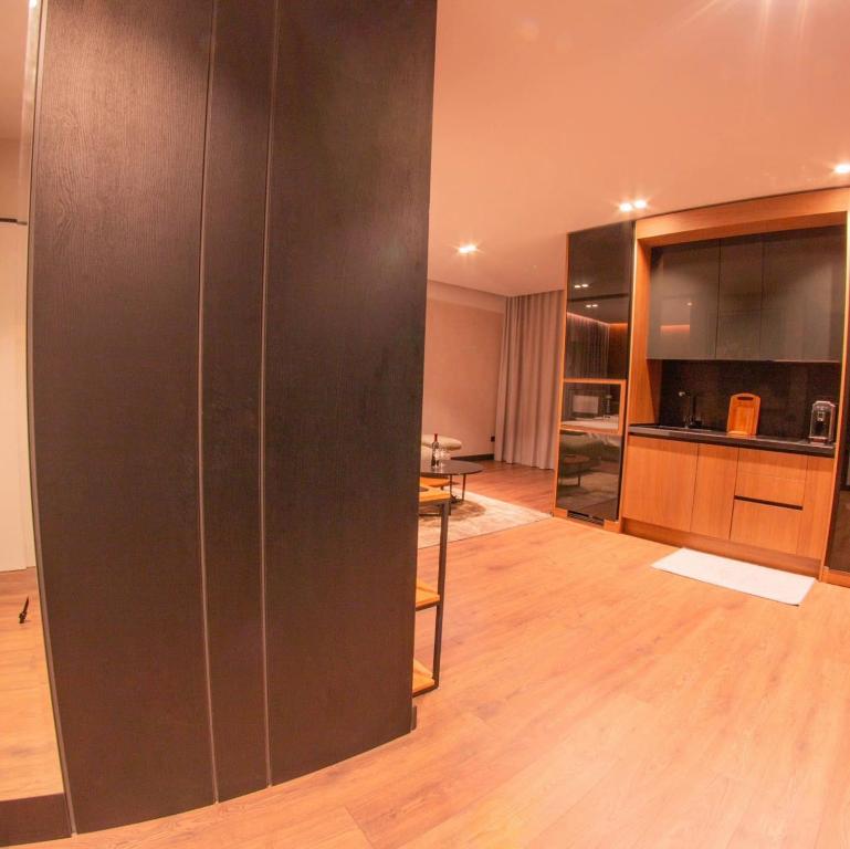 Ezekiel Luxury Suite - Image 9