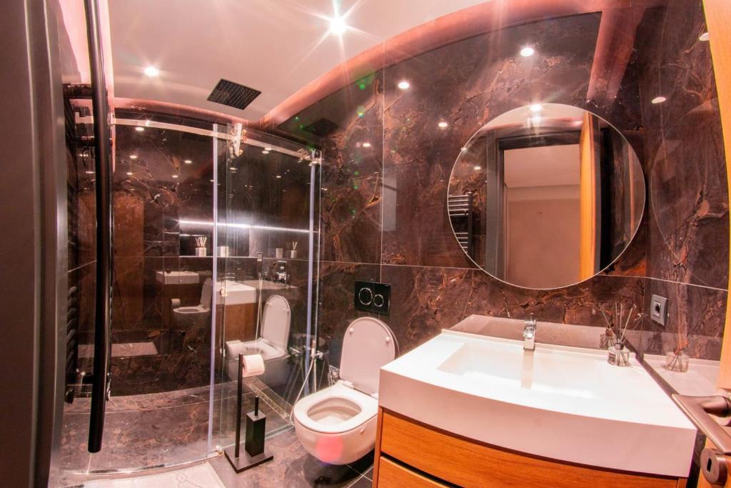 Ezekiel Luxury Suite - Image 7