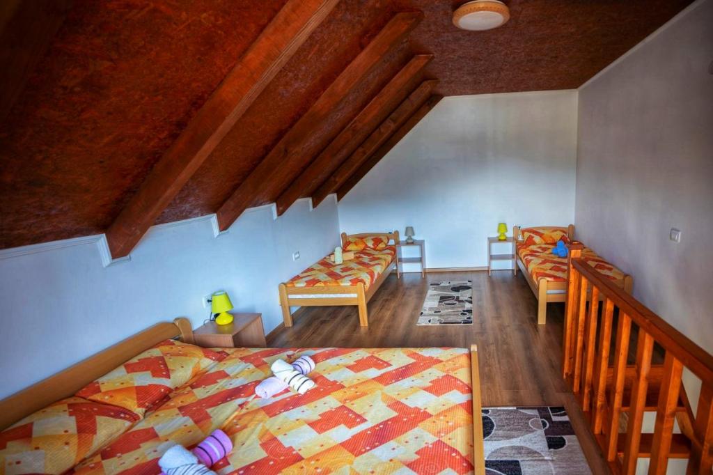 Postel nebo postele na pokoji v ubytování Guesthouse Madzarevic