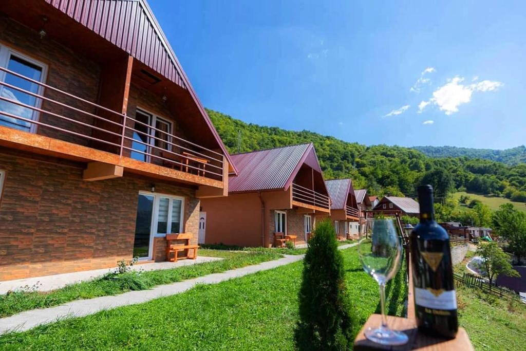 Nespecifikovaný výhled na hory nebo výhled na hory při pohledu z penzionu