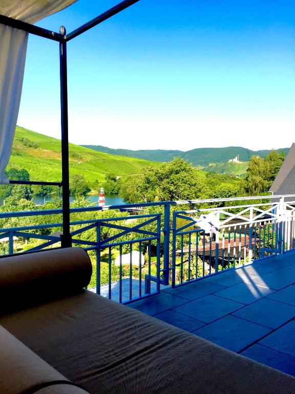 a balcony with a view of the green hills at Wohnen direkt am Moselstrand in Bernkastel-Kues