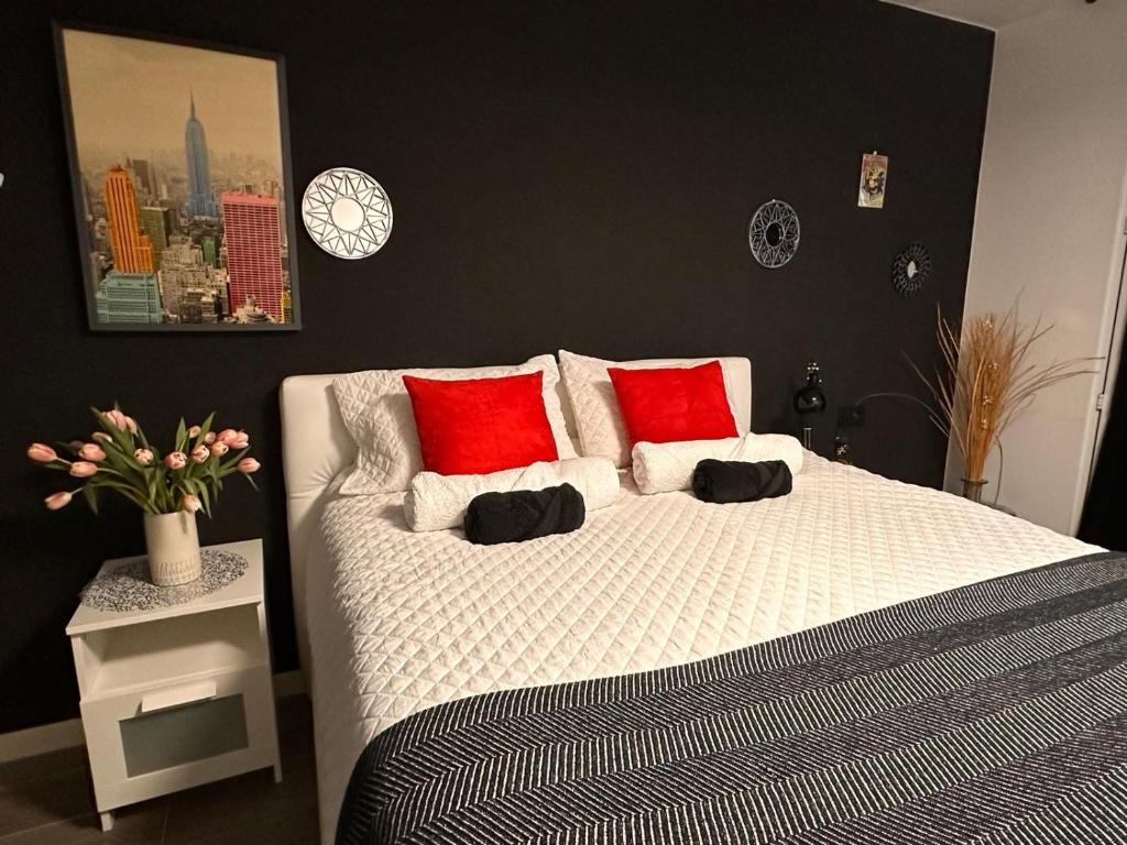 A bed or beds in a room at Excellent view Julia