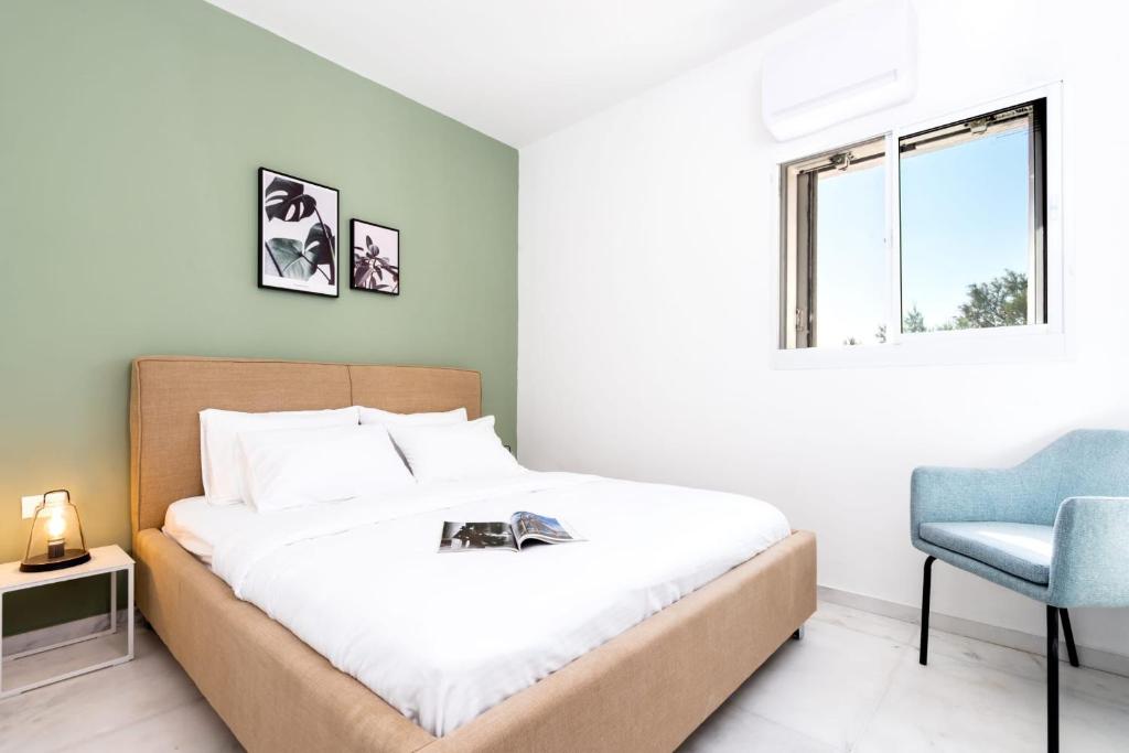 Postel nebo postele na pokoji v ubytování Jaffa Port TLV Hotel Apartments יפו תל אביב