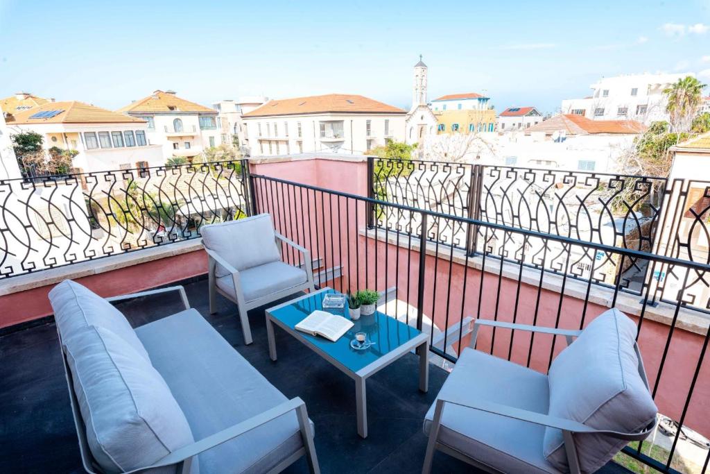 En balkong eller terrasse på Jaffa Port TLV Hotel Apartments יפו תל אביב