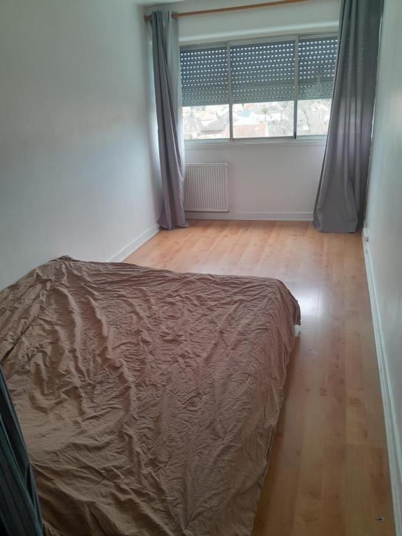 Photo de la galerie de l'établissement Chambre a louer dans appartement sympa à 10 min du rer b massy palaiseau, à Massy