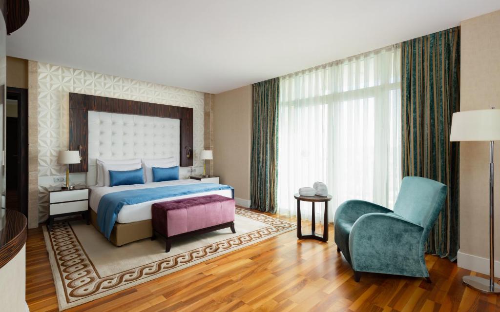 Postel nebo postele na pokoji v ubytování Badamdar Hotel and Residences