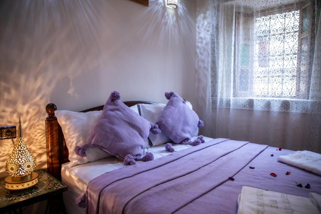 Postel nebo postele na pokoji v ubytování Dar alhaja rahma