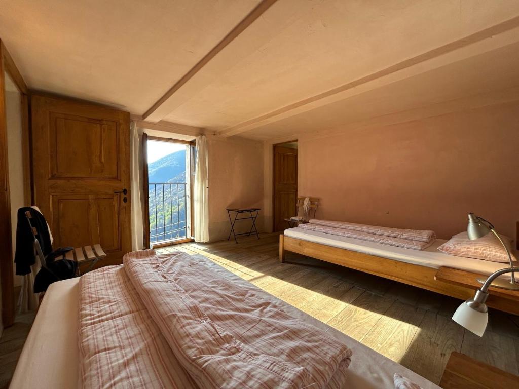 מיטה או מיטות בחדר ב-Casa di Lui e Luise - Yoga - Ayurveda - Kräuter - Natur
