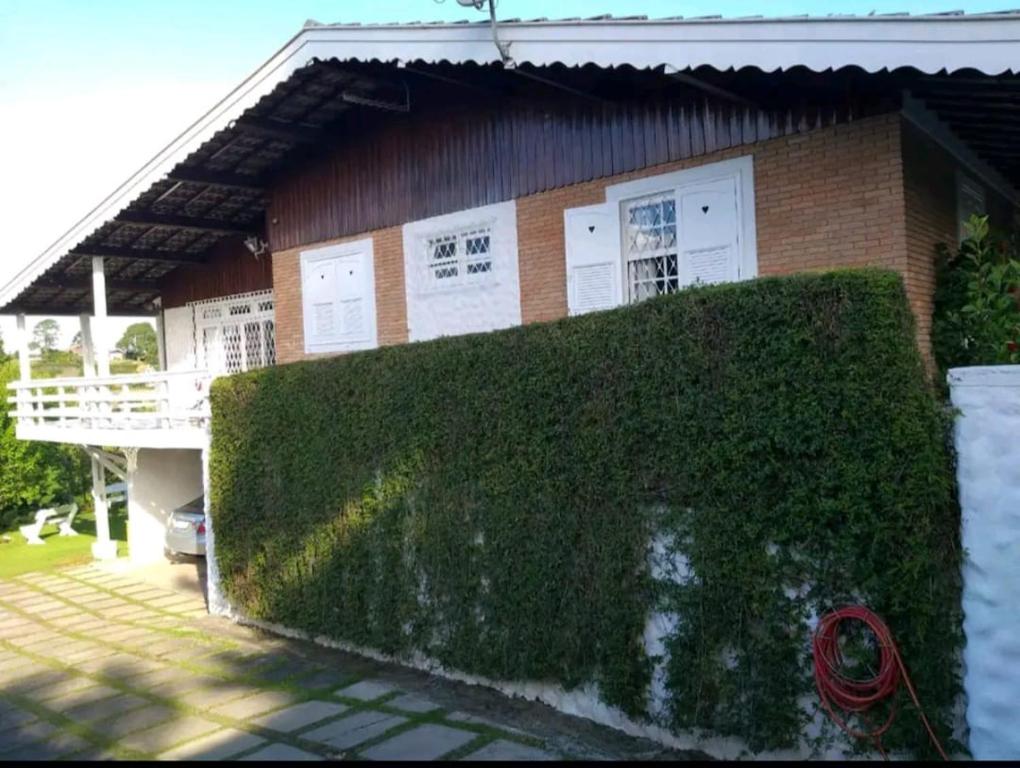 Το κτήριο όπου στεγάζεται  το δωμάτιο σε οικογενειακή κατοικία