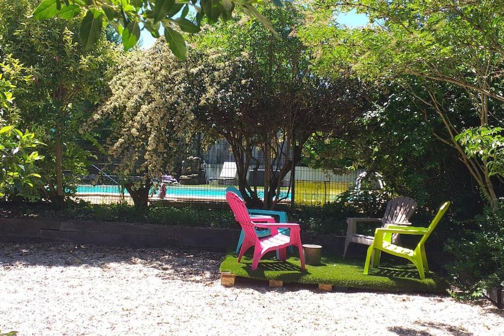 Bazén v ubytování Ancienne grange réhabilitée et Grangette avec piscine et jardin nebo v jeho okolí