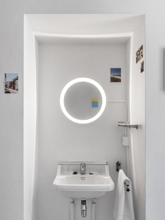 A Room In The City Hostel - 8