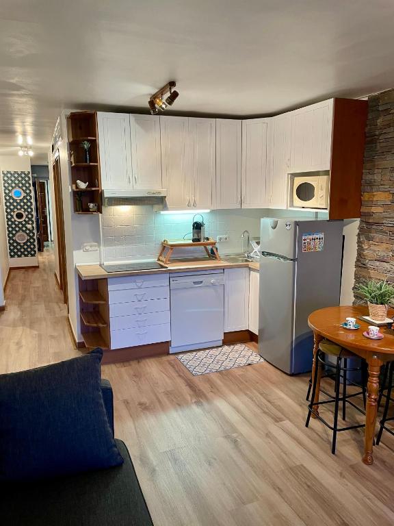 A kitchen or kitchenette at Bahia 1-2-21 1 ère ligne mer à Empuriabrava