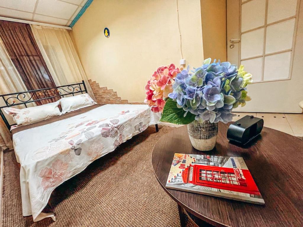 Postel nebo postele na pokoji v ubytování Guest House on Saksahanskoho Street
