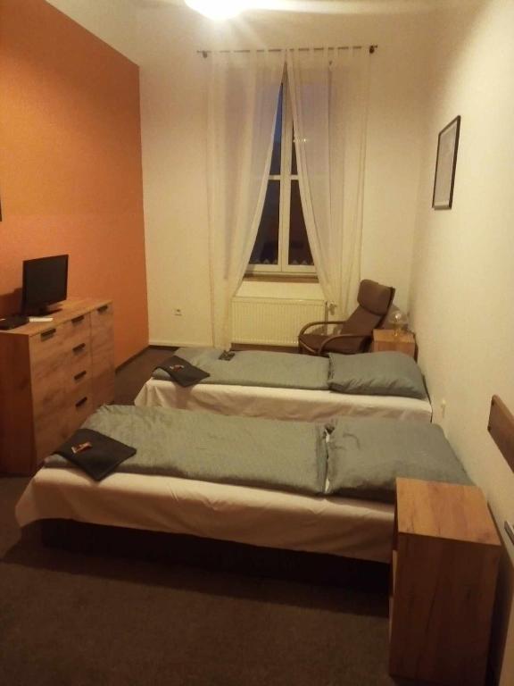 Postel nebo postele na pokoji v ubytování Penzion Prajzko, Hronov