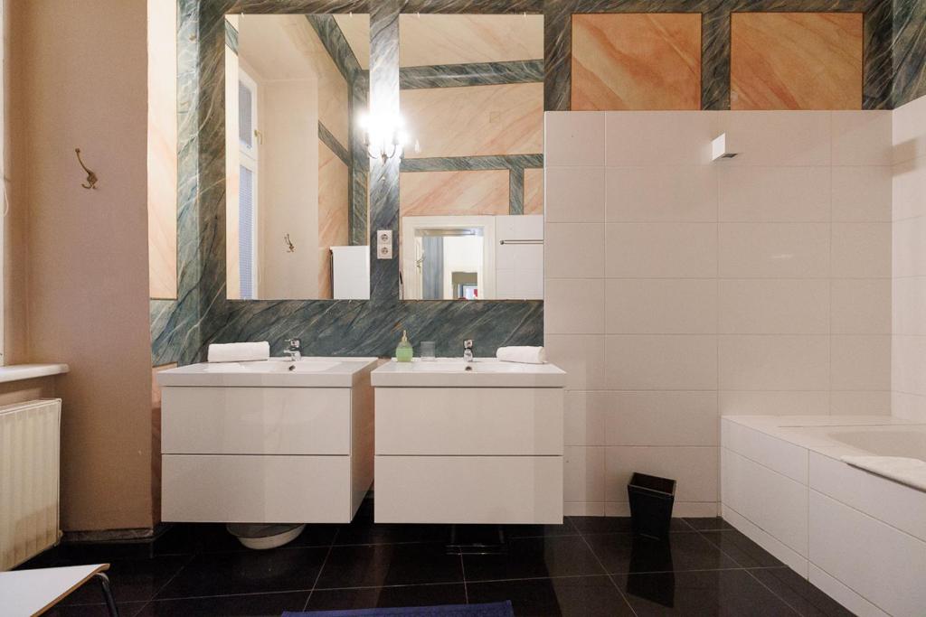 Zdjęcie z galerii obiektu Generous Apartment Opera w Wiedniu
