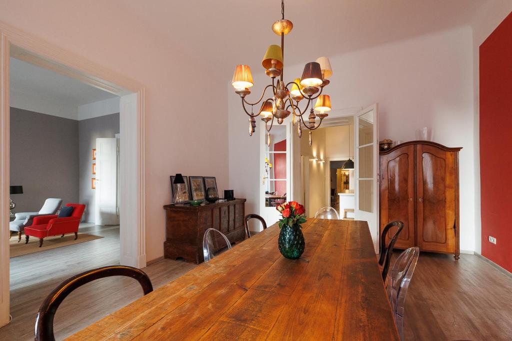 Zdjęcie z galerii obiektu Generous Apartment Opera w Wiedniu