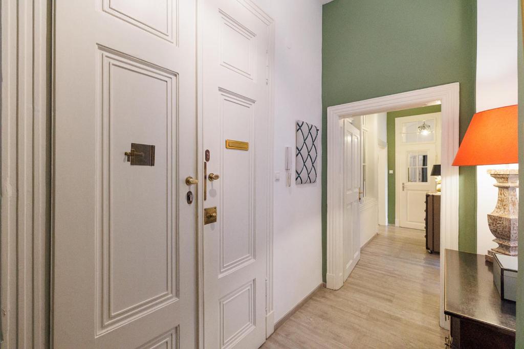 Zdjęcie z galerii obiektu Generous Apartment Opera w Wiedniu