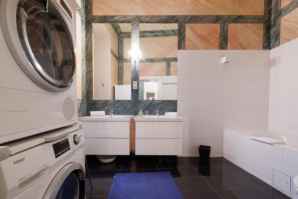 Zdjęcie z galerii obiektu Generous Apartment Opera w Wiedniu