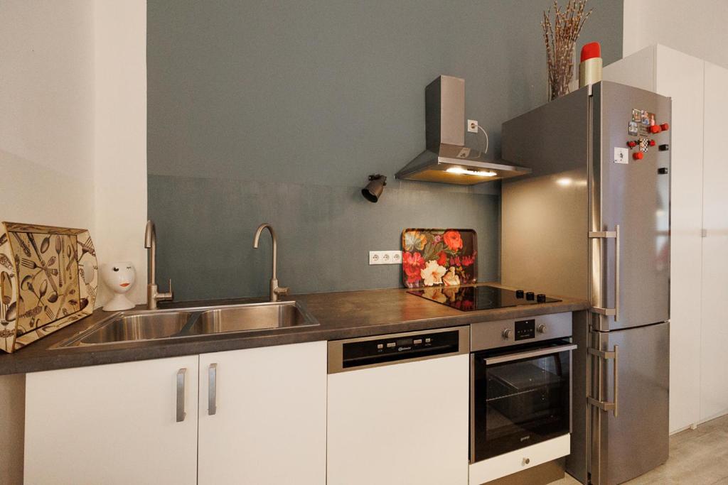 Zdjęcie z galerii obiektu Generous Apartment Opera w Wiedniu