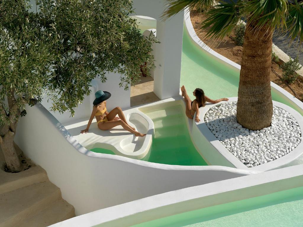 Bazén v ubytování Aloni Hotel & Suites nebo v jeho okolí