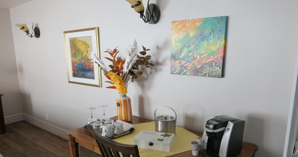 Příslušenství pro přípravu čaje a kávy v ubytování Auberge La Daïna