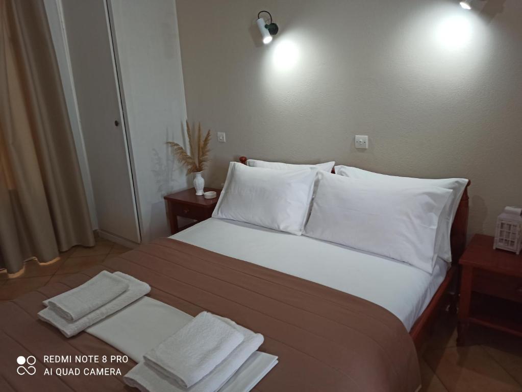 Postel nebo postele na pokoji v ubytování Ostria Eressos Rooms