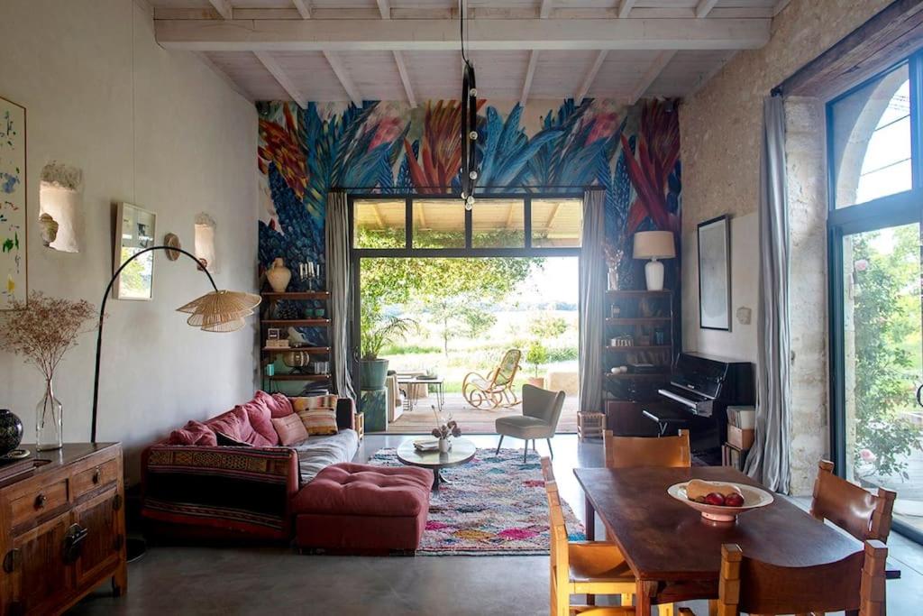 Photo de la galerie de l'établissement Beautiful chartreuse with swimming pool, à Jégun