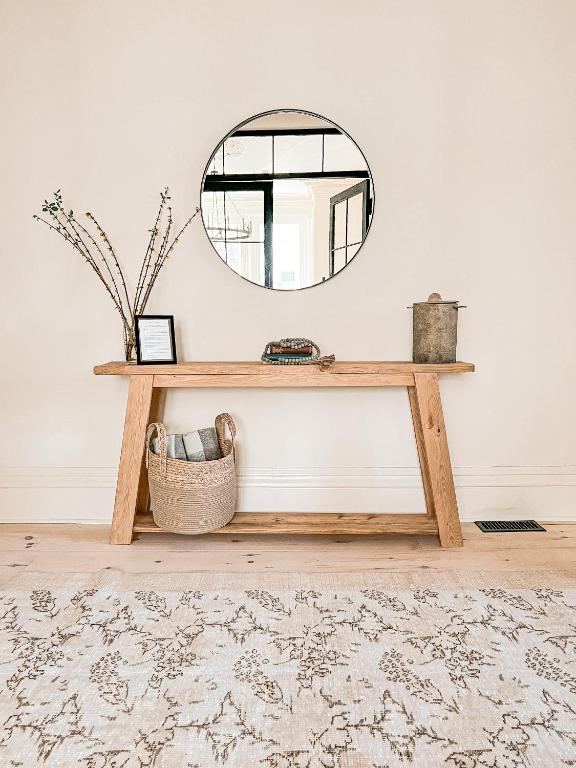 a dressing table with a mirror and a rug at The August House in Windsor