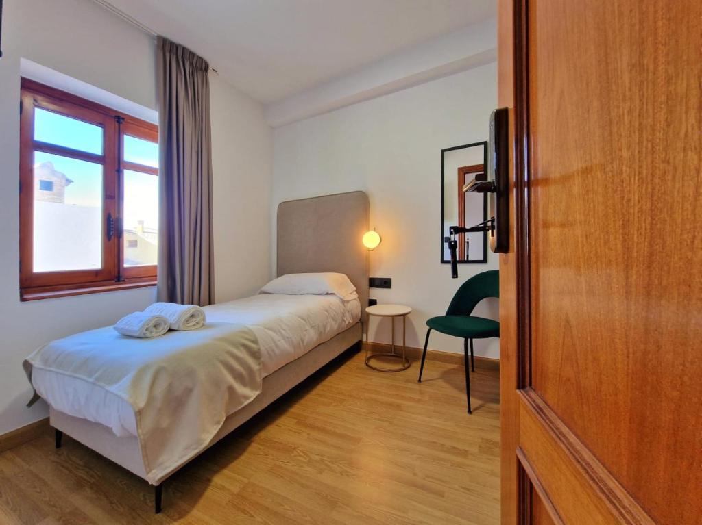 Postel nebo postele na pokoji v ubytování HOSTAL HS CEHEGIN