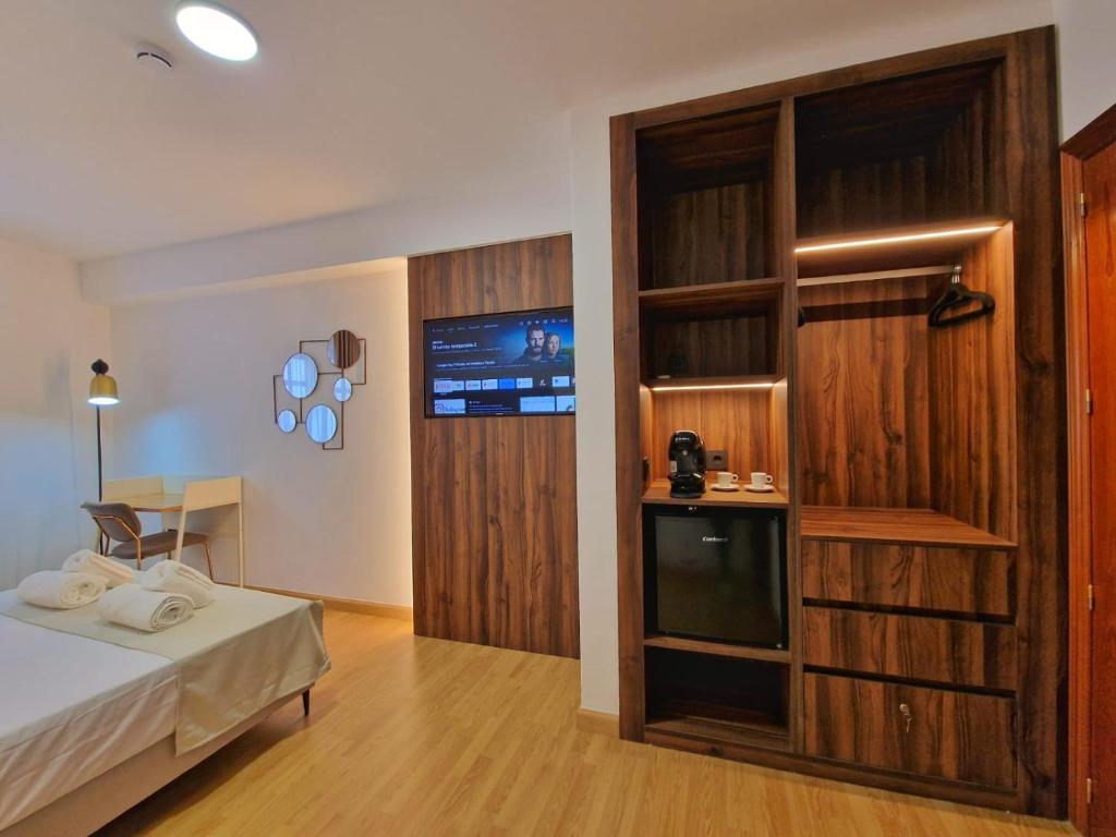 Postel nebo postele na pokoji v ubytování HOSTAL HS CEHEGIN