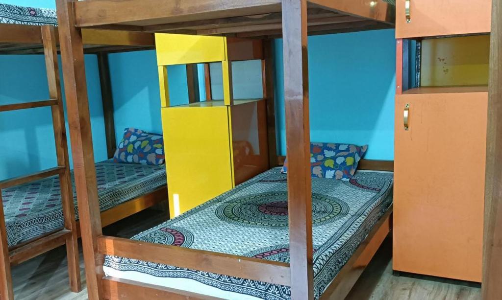 Postel nebo postele na pokoji v ubytování Himalayas Youth Hostel Kempty Mussoorie