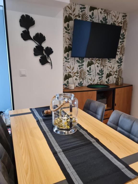 TV a/nebo společenská místnost v ubytování Gite des Etangs