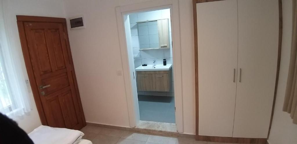 Koupelna v ubytování Lindos Pension