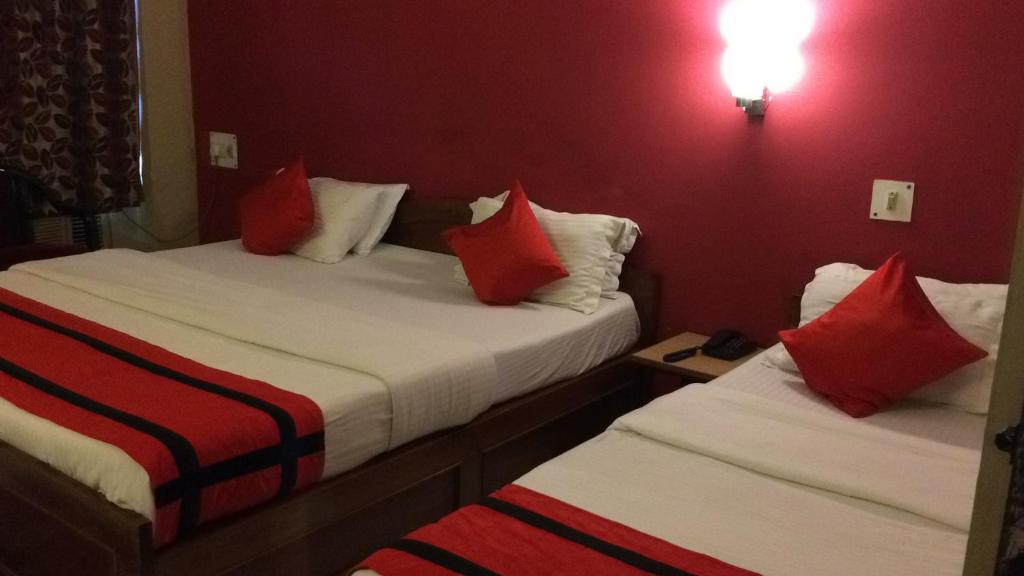 Postel nebo postele na pokoji v ubytování HOTEL BREEZE NEW JALPAIGURI