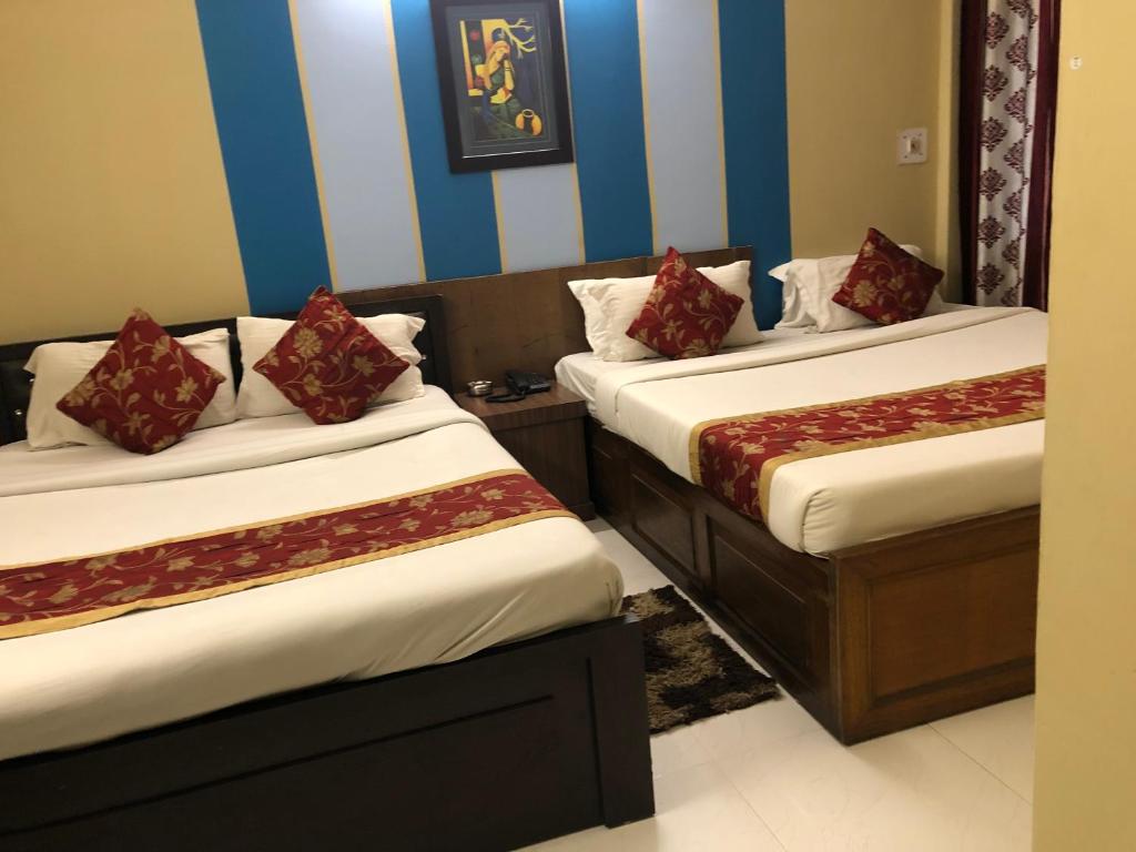 Postel nebo postele na pokoji v ubytování HOTEL BREEZE NEW JALPAIGURI