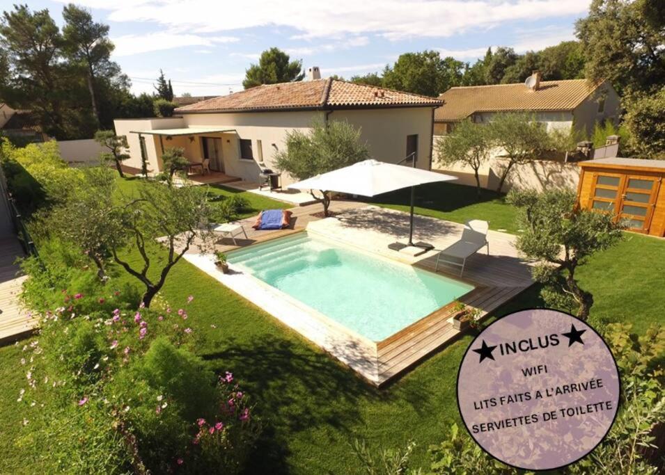 une piscine dans la cour d'une maison dans l'établissement 3 bedrooms new house with heated swimming pool, à Carpentras
