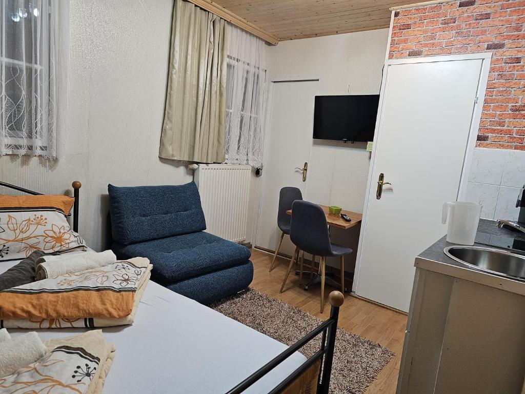 TV a/nebo společenská místnost v ubytování Apia House